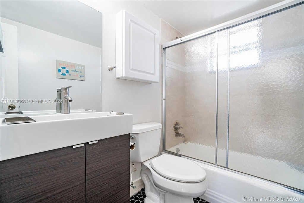 220 Kings Point Dr 509 photo 17