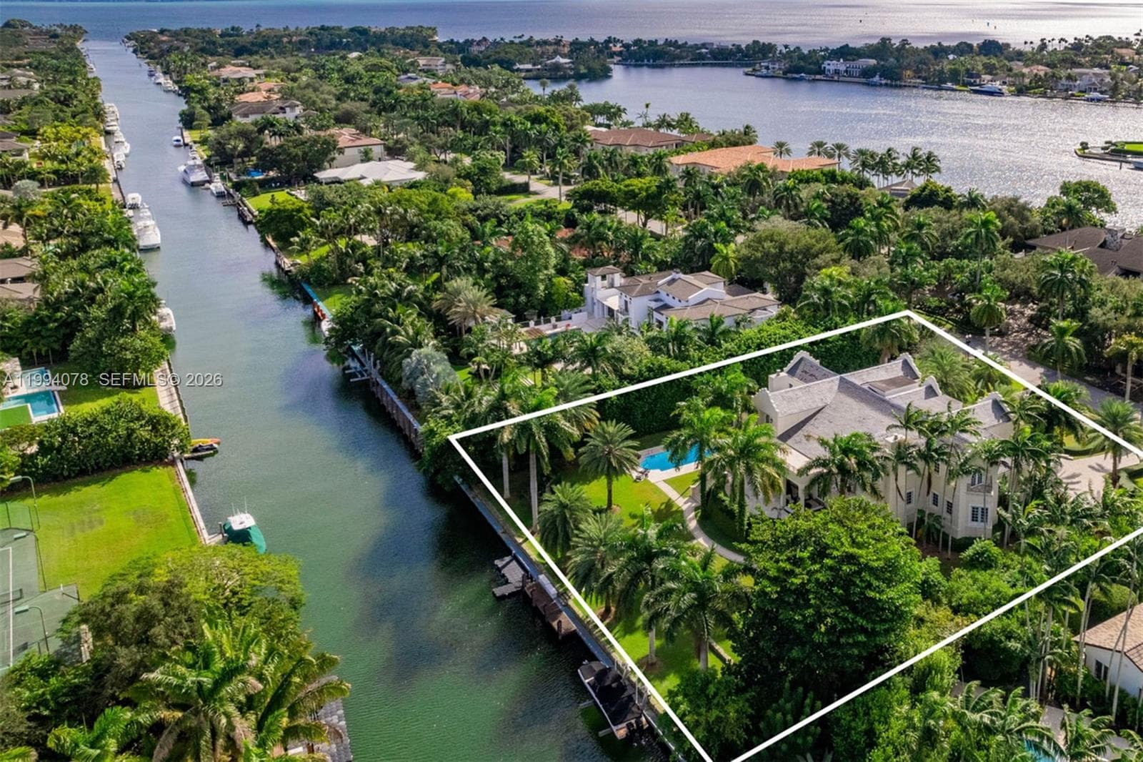 585 Arvida Pkwy photo 3