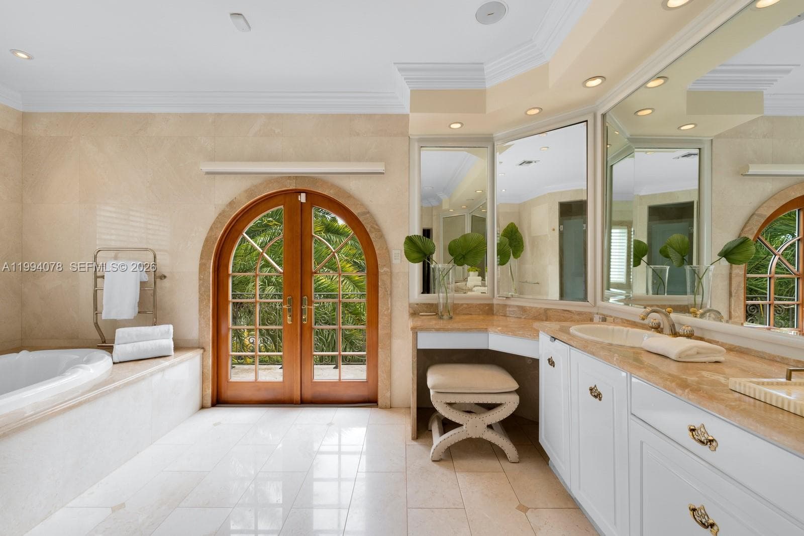 585 Arvida Pkwy photo 9