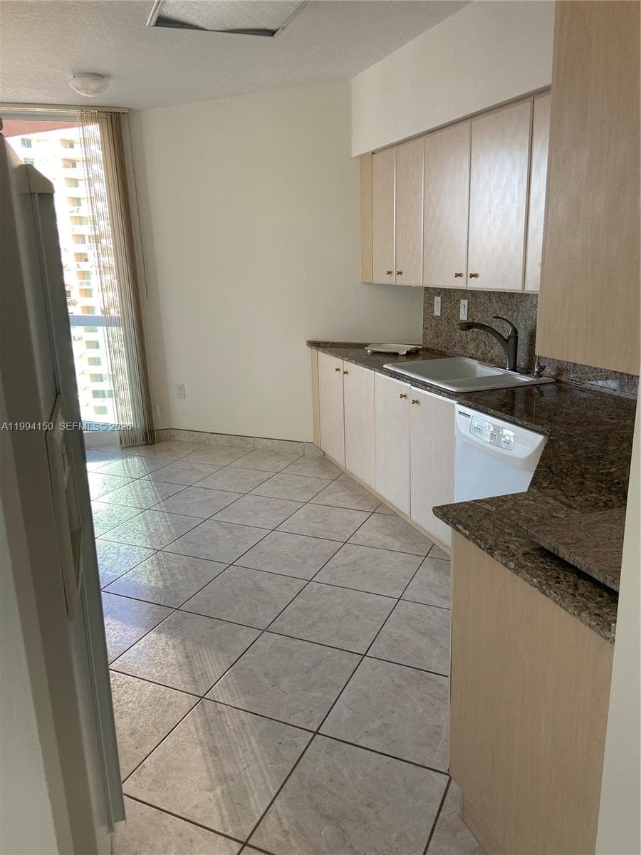 3370 Hidden Bay Dr 1914 photo 11