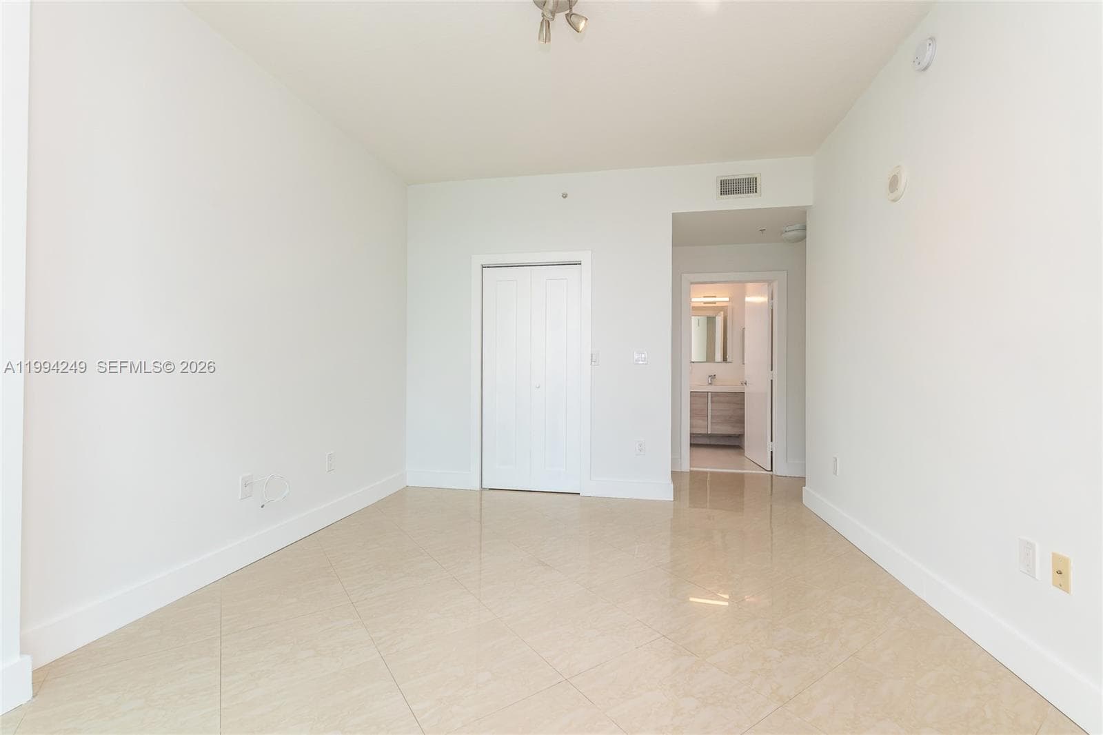 31 5th St 3914 photo 14