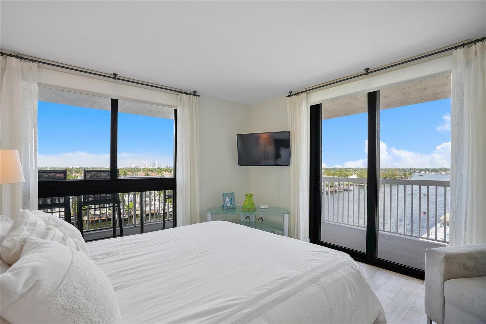 1500 S Ocean Drive Unit F8 photo 20