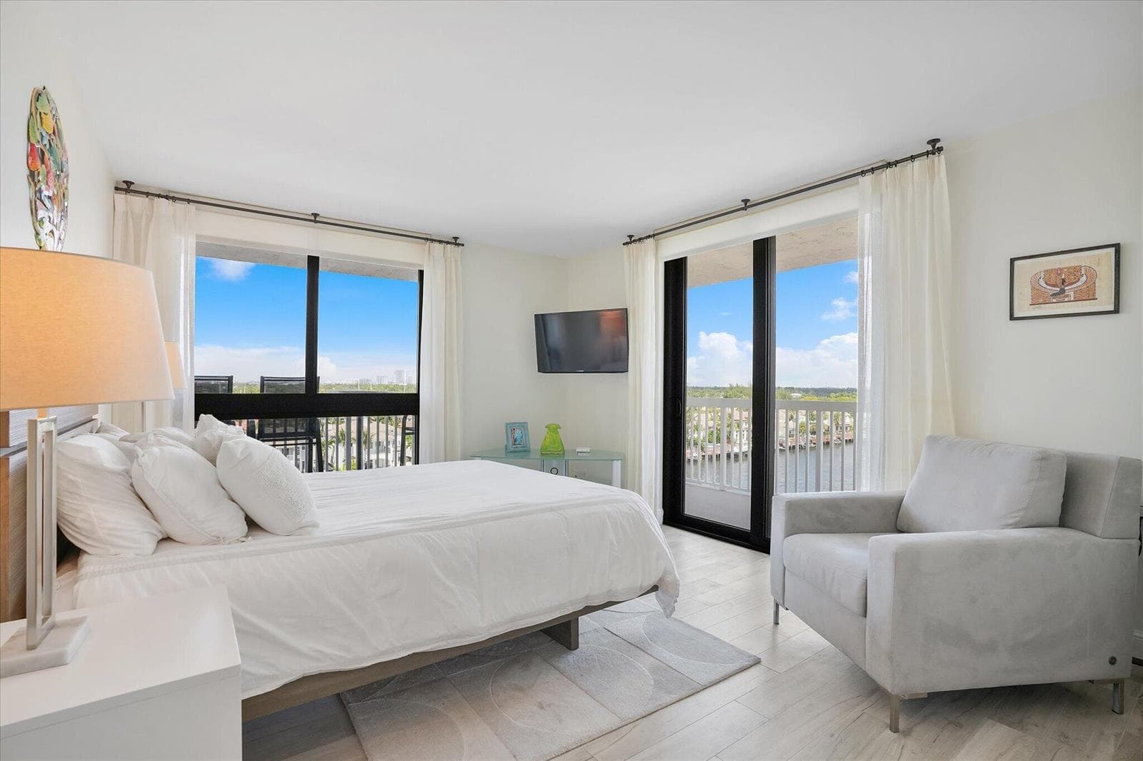 1500 S Ocean Drive Unit F8 photo 19