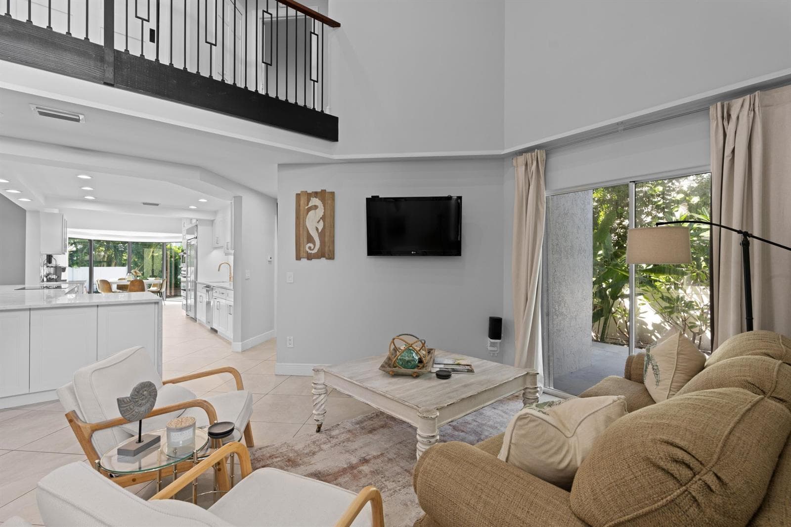 1050 Brooks Lane photo 4