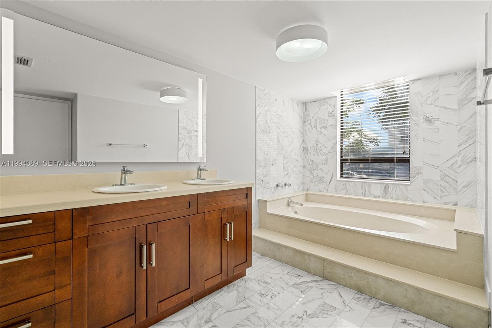 5845 Collins Ave 101 photo 24