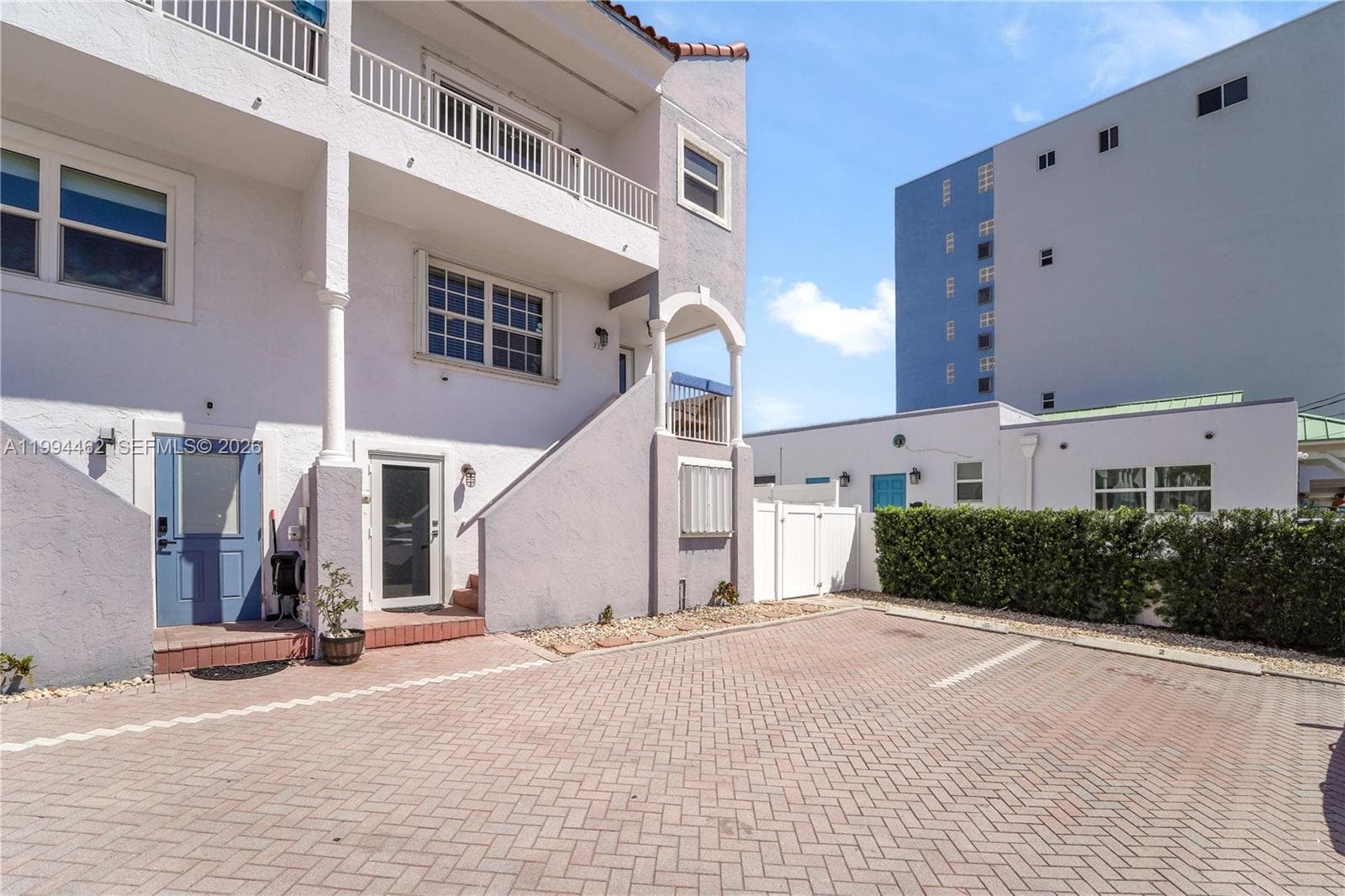 335 Virginia St photo 2