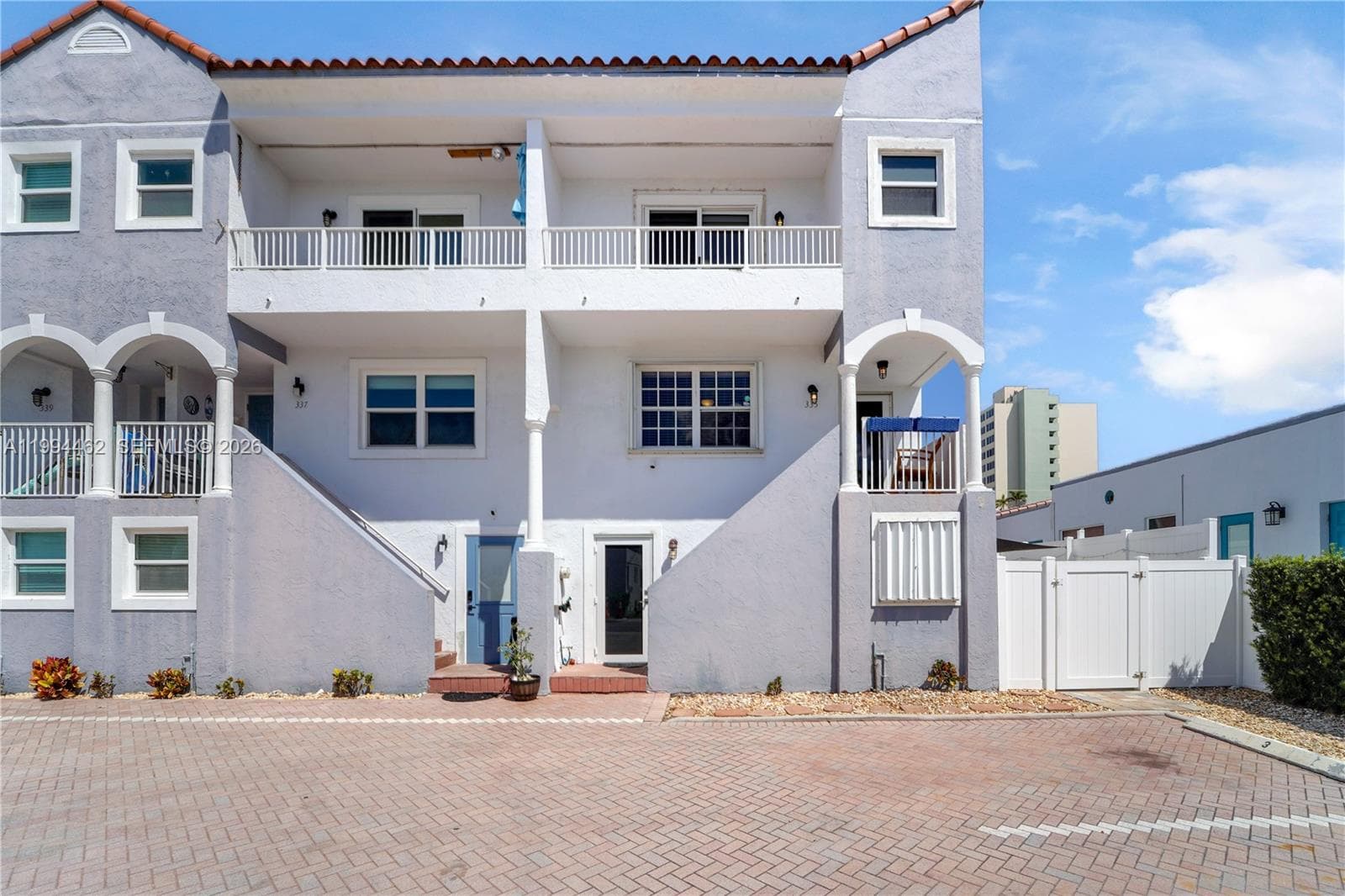 335 Virginia St photo 3