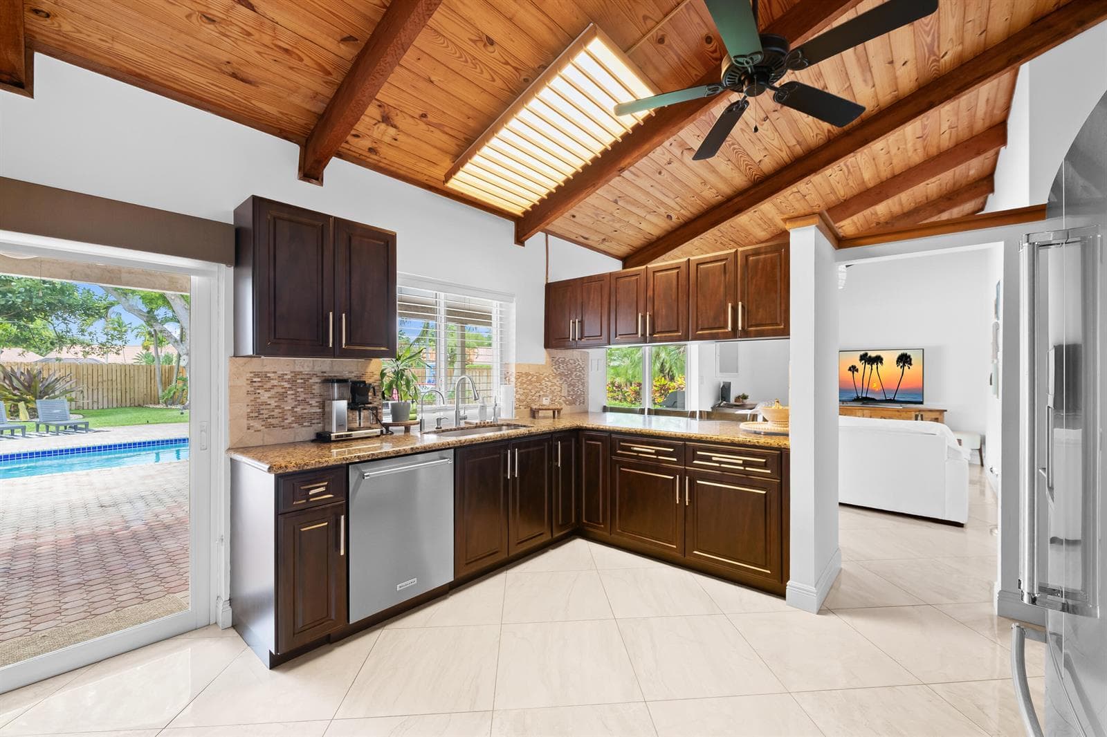 21521 E Hollandaire Dr Drive E photo 7