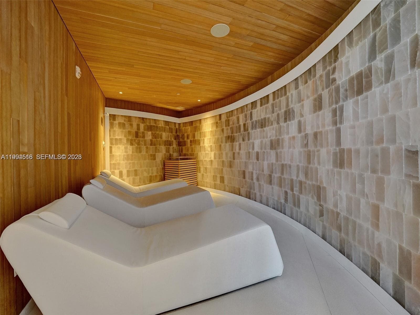 17901 COLLINS 2301 photo 17