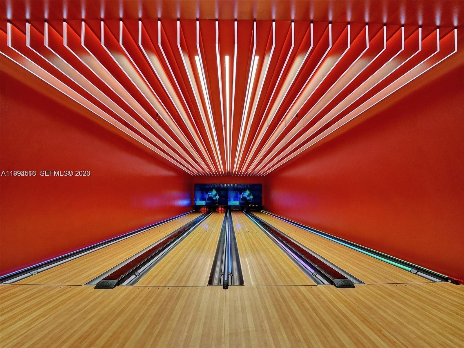 17901 COLLINS 2301 photo 18