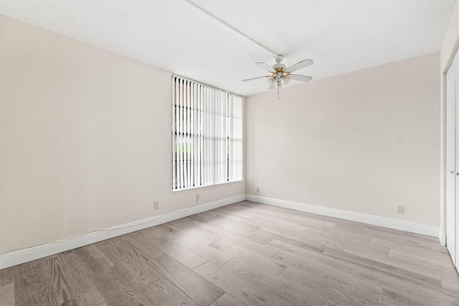 17 Royal Palm Way 103 photo 23