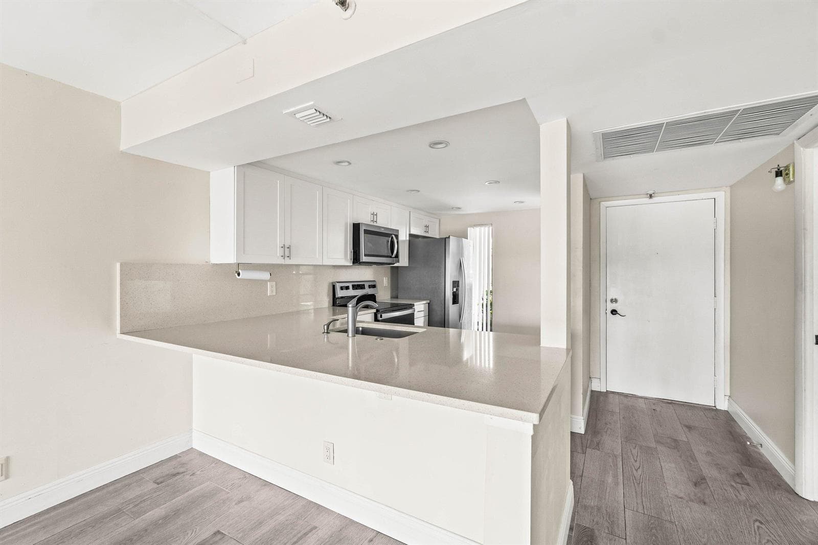 17 Royal Palm Way 103 photo 6