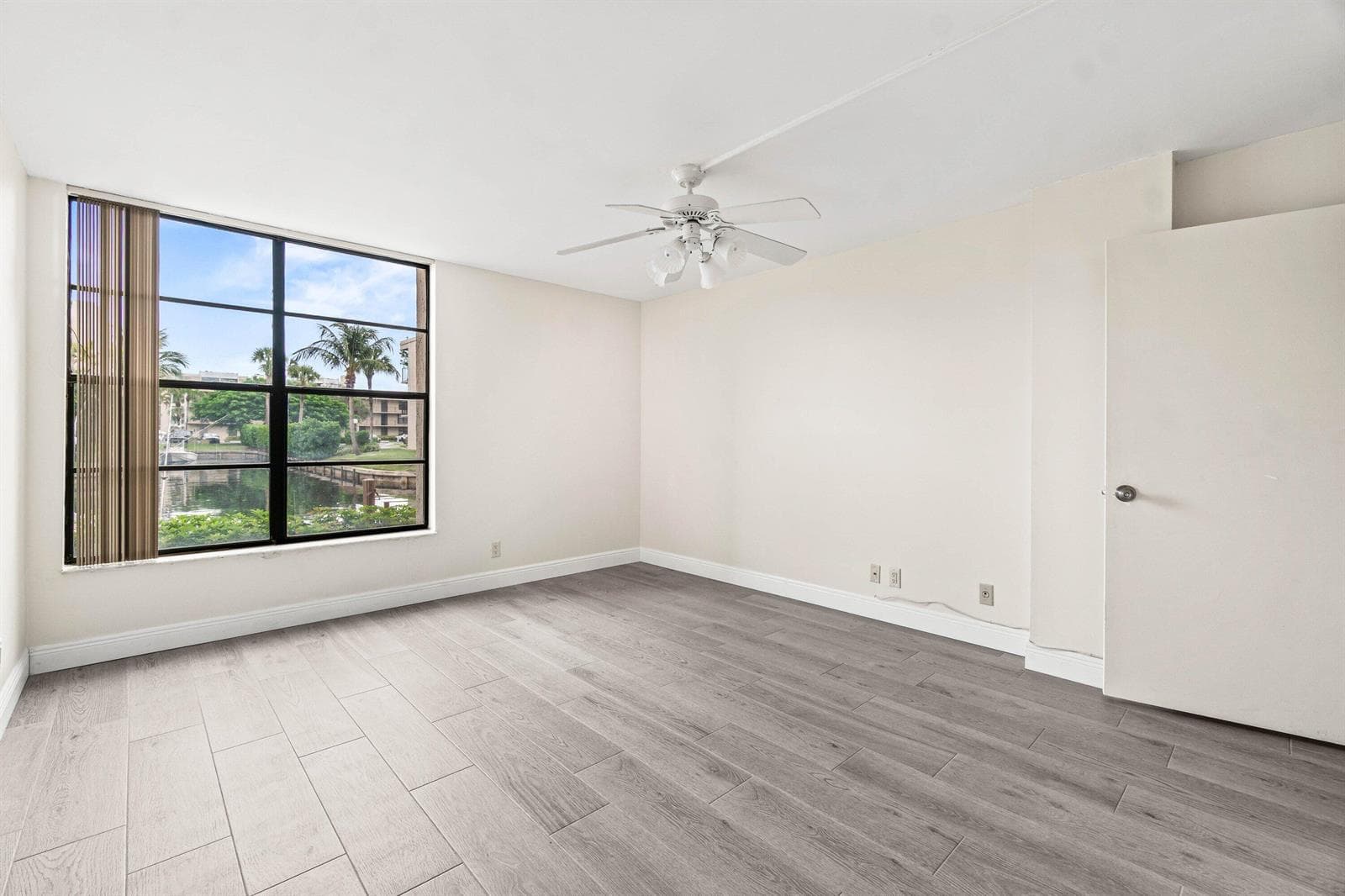17 Royal Palm Way 103 photo 17