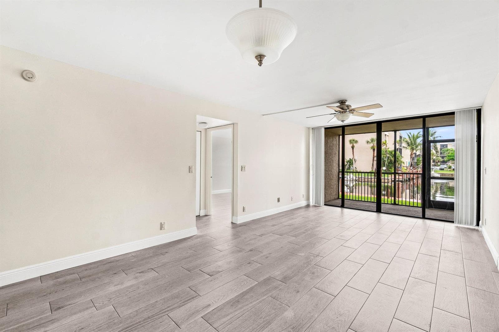 17 Royal Palm Way 103 photo 7