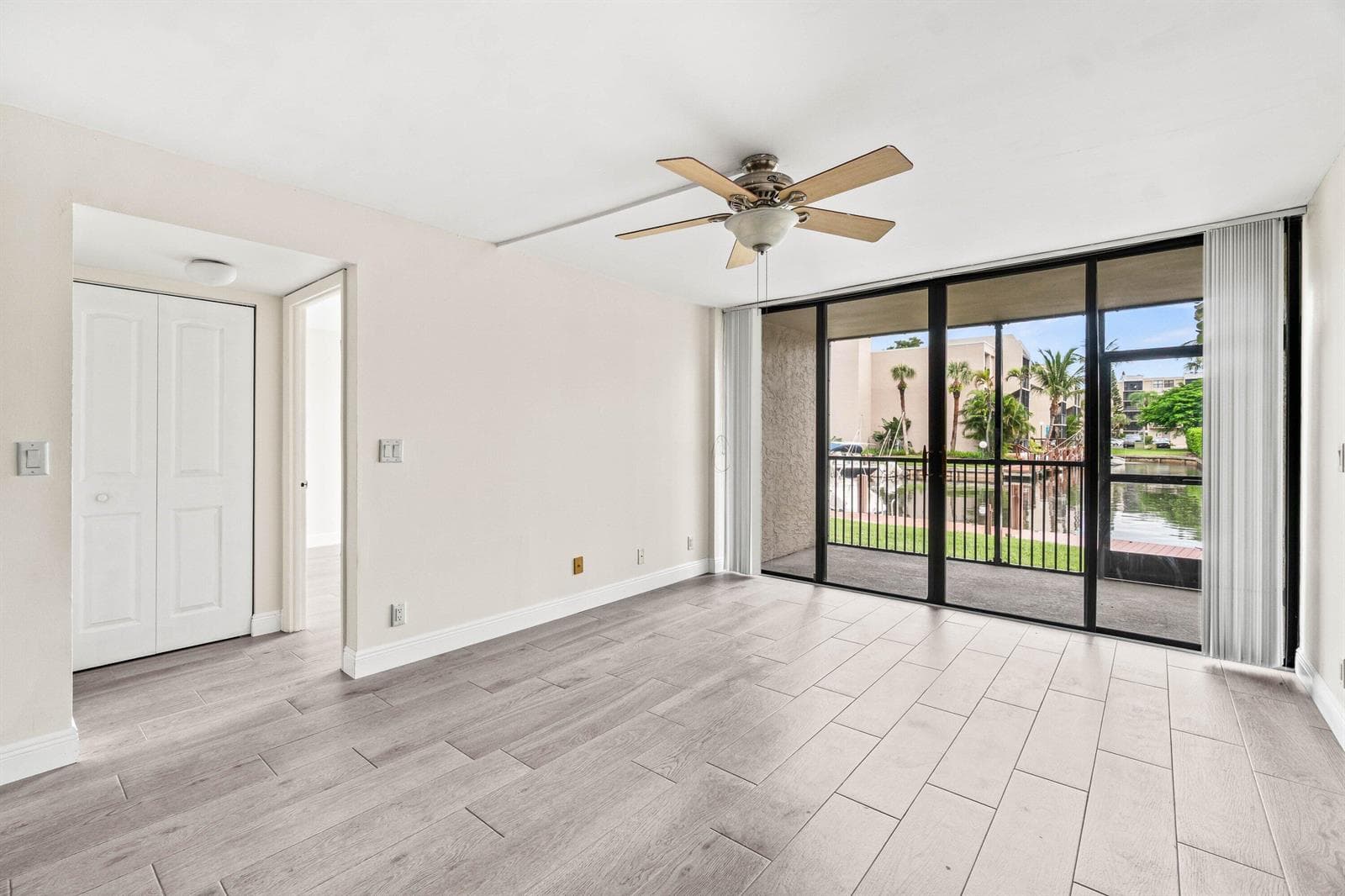 17 Royal Palm Way 103 photo 9