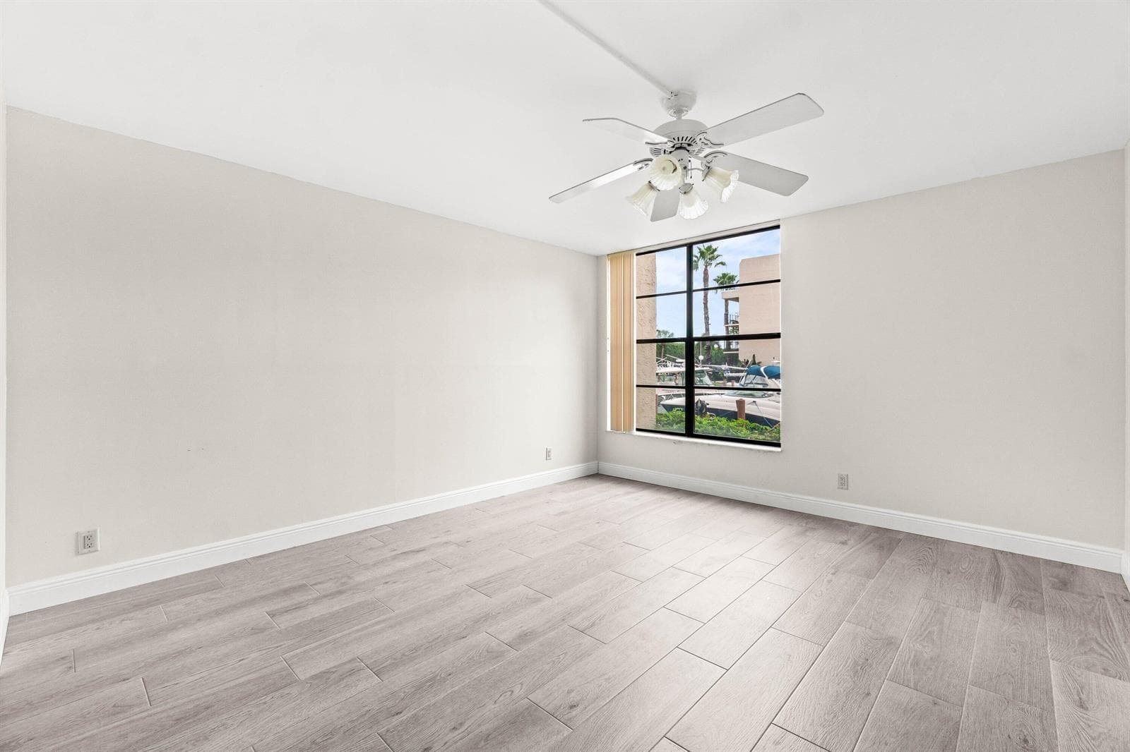 17 Royal Palm Way 103 photo 18