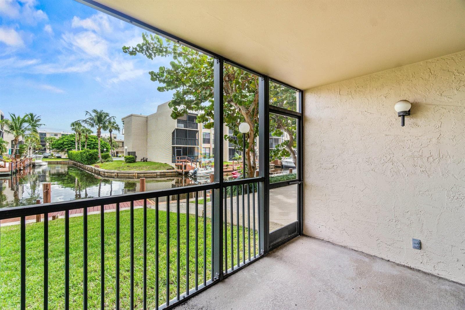 17 Royal Palm Way 103 photo 15