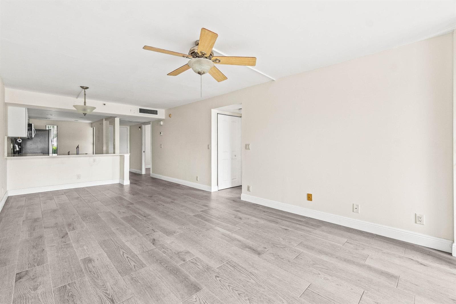 17 Royal Palm Way 103 photo 11