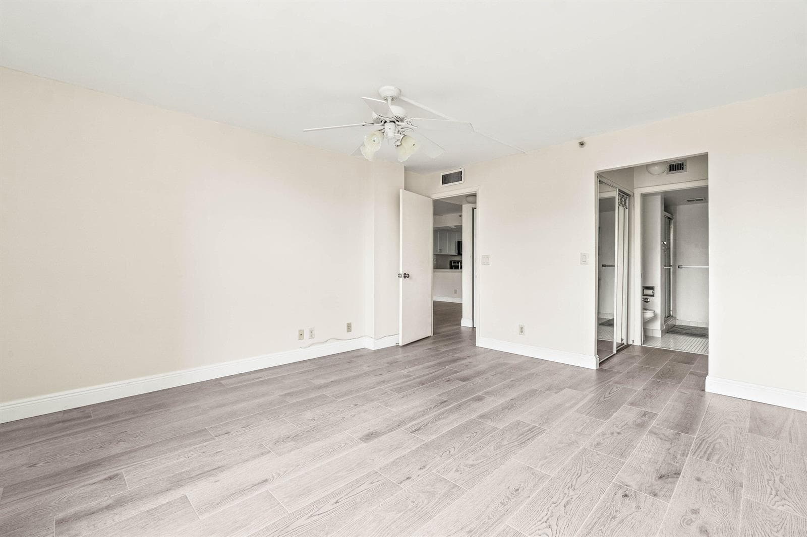 17 Royal Palm Way 103 photo 19