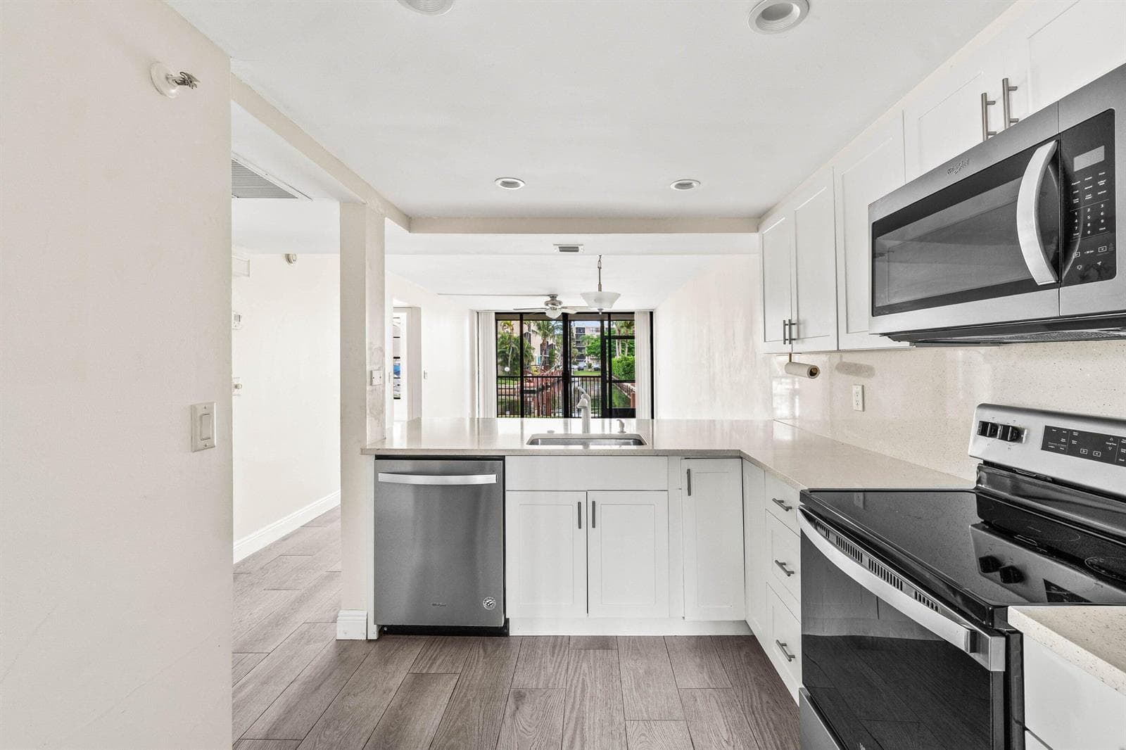 17 Royal Palm Way 103 photo 4