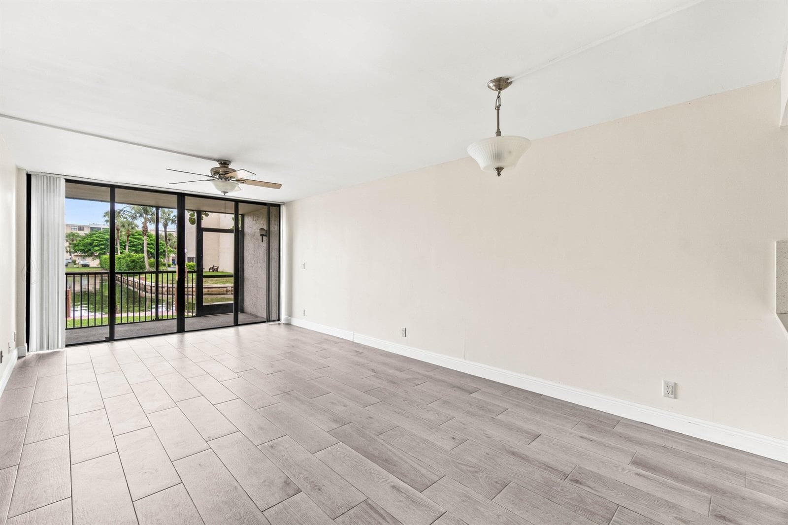 17 Royal Palm Way 103 photo 8