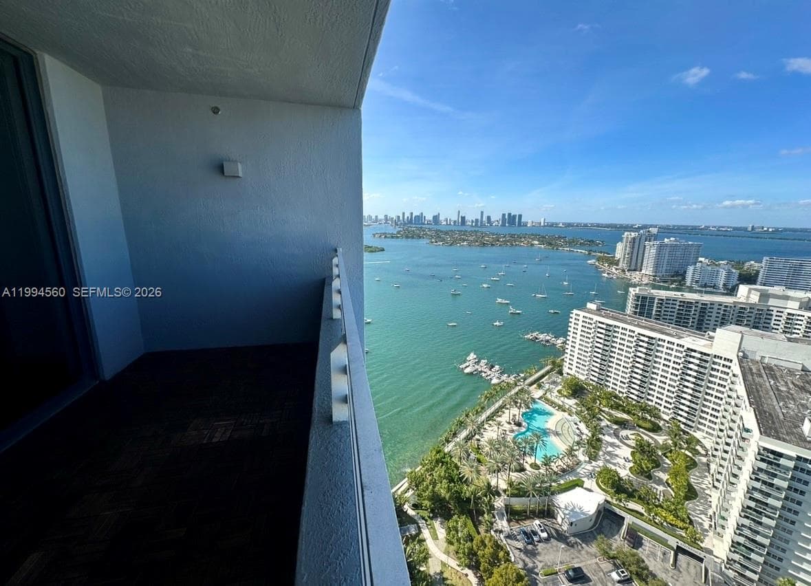 1330 West Ave 3305 photo 1