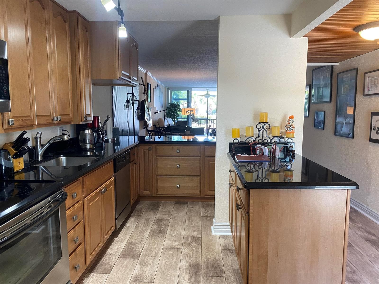 3 Royal Palm Way 102 photo 5