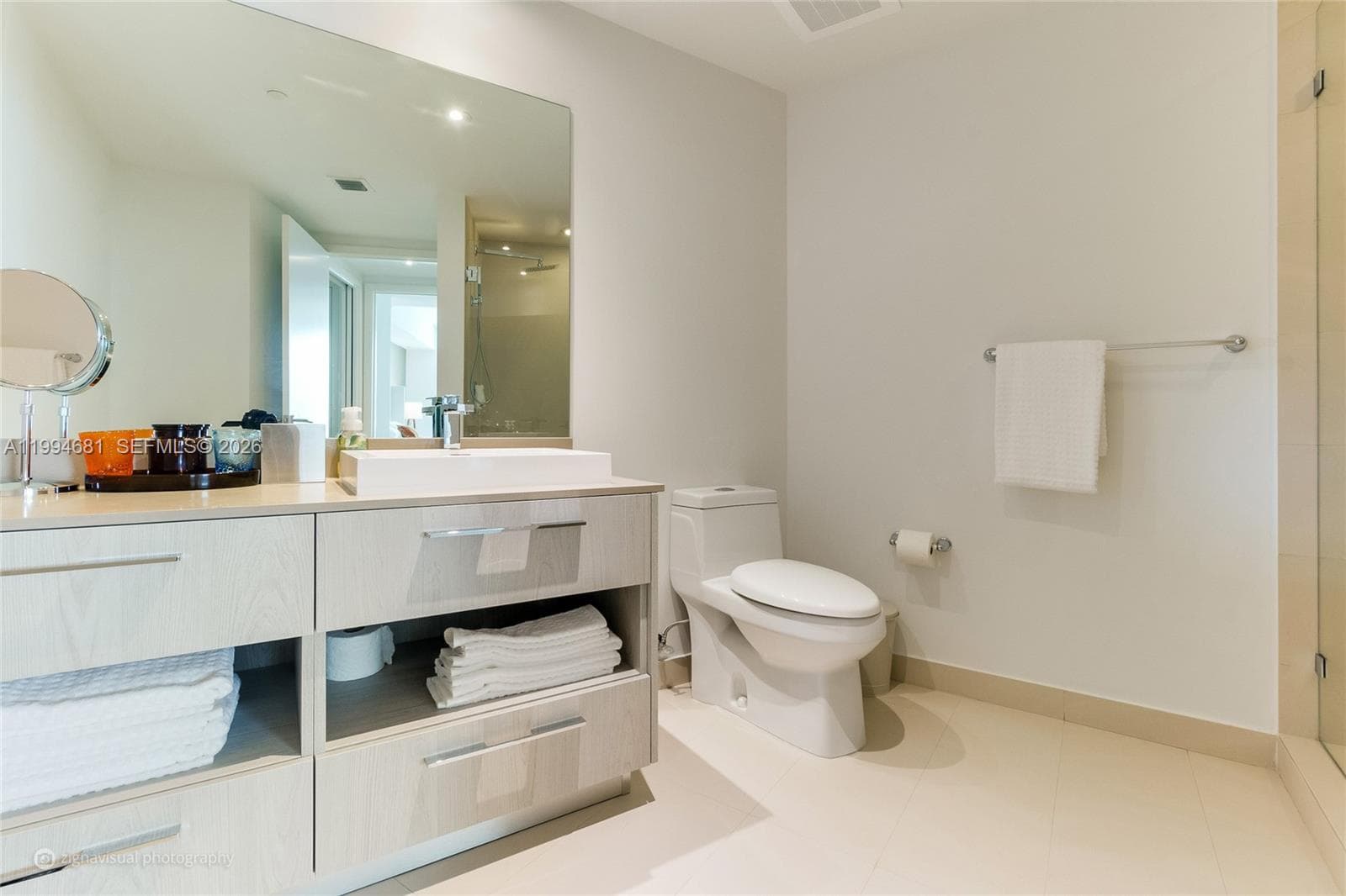 4111 Ocean Dr 2707 photo 7