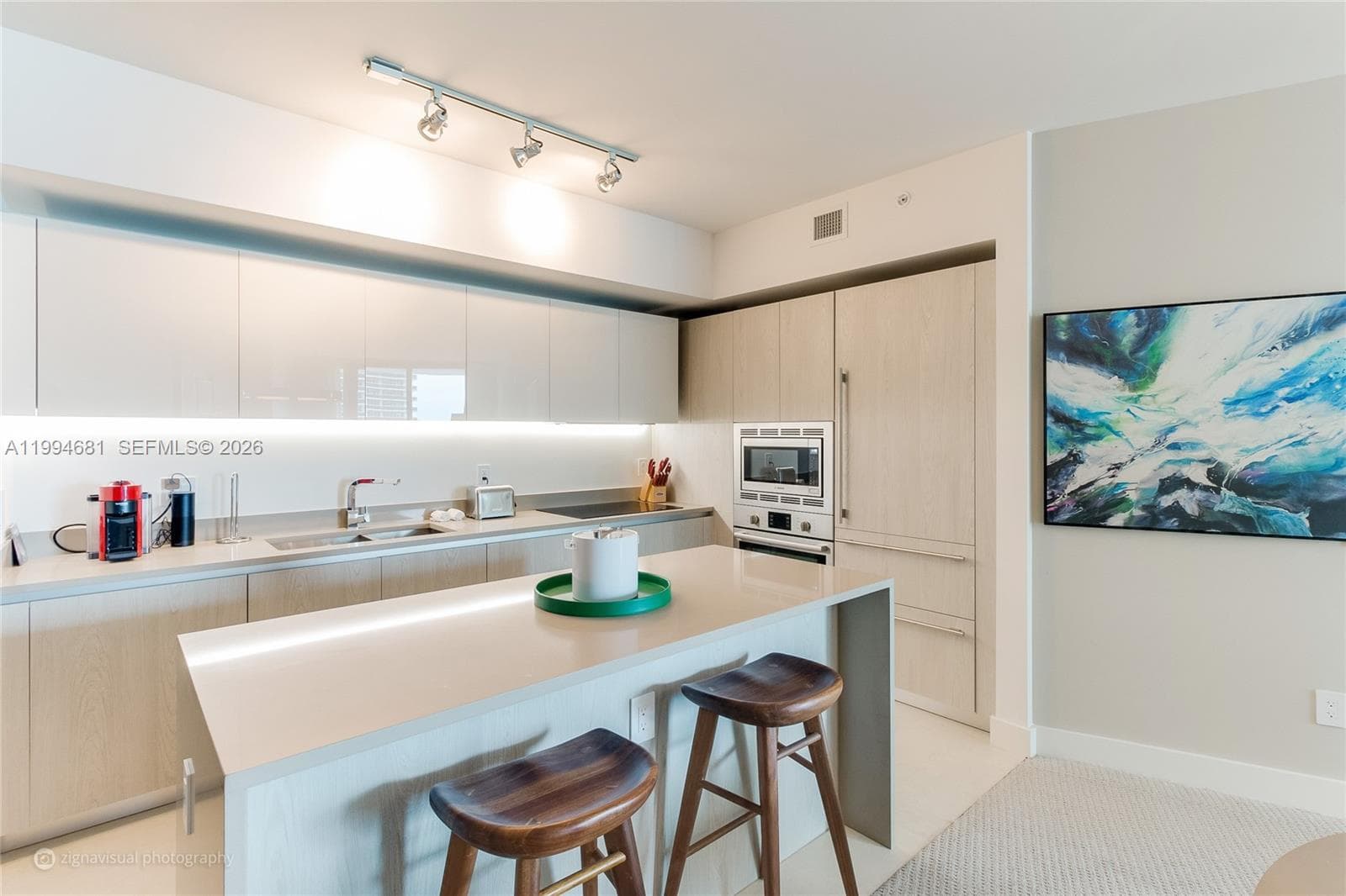 4111 Ocean Dr 2707 photo 4