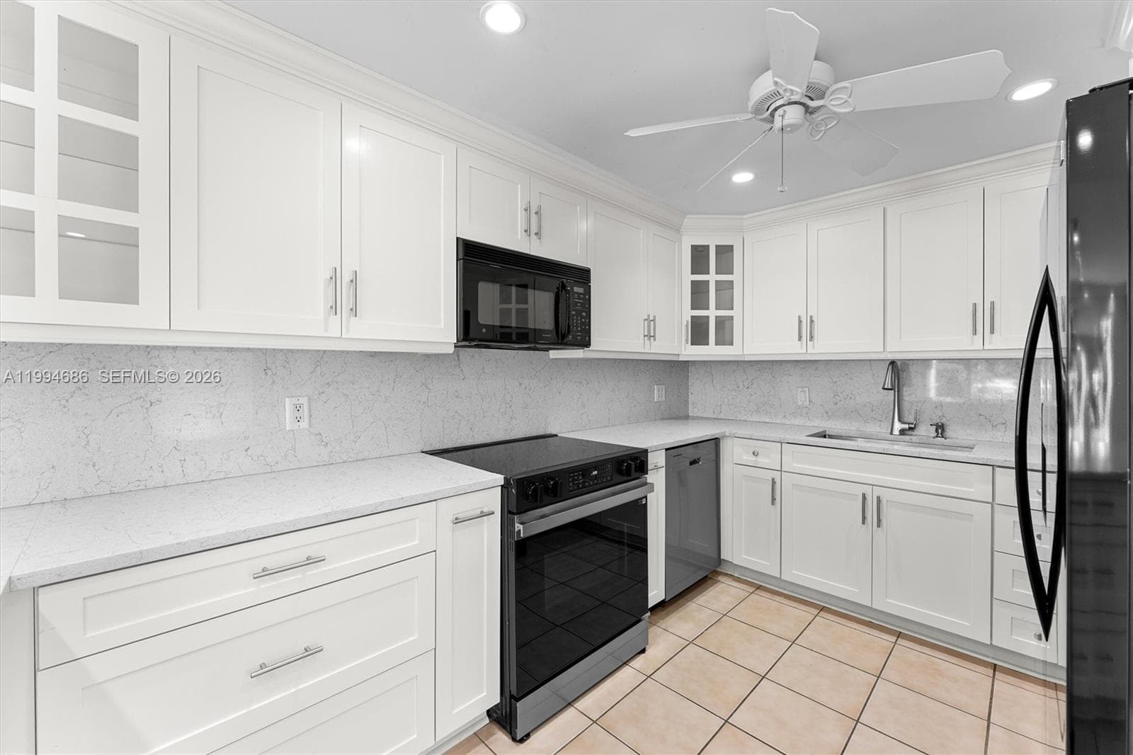 392 Golfview Rd A photo 1