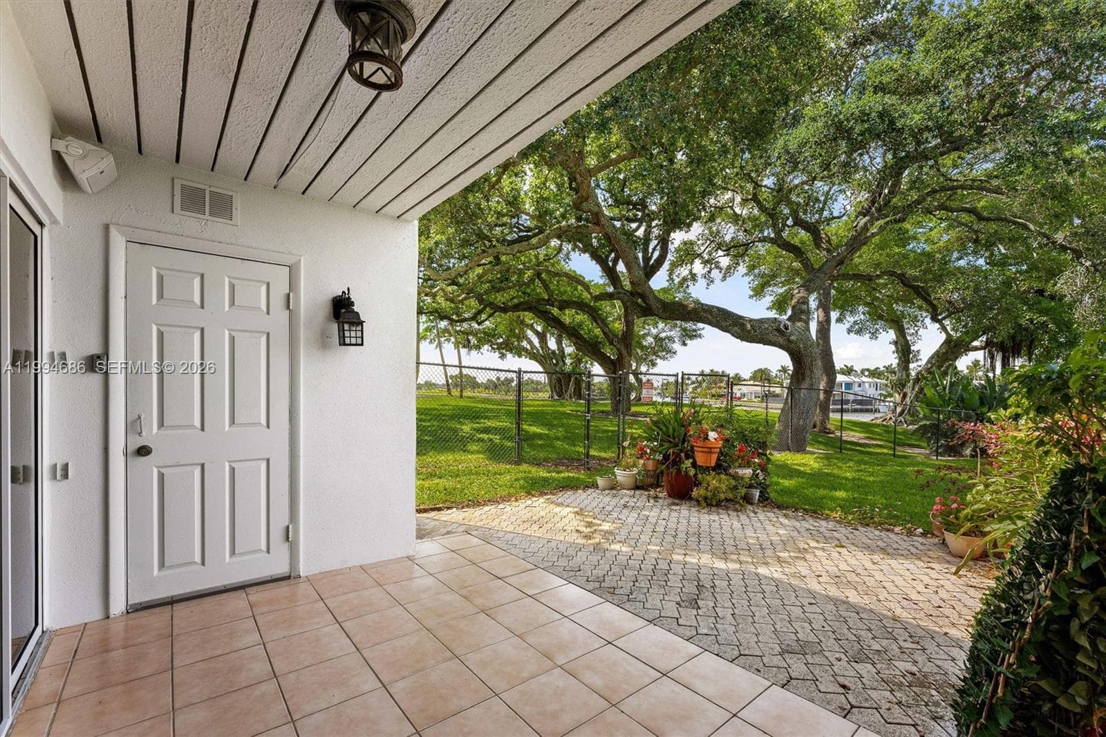 392 Golfview Rd A photo 18