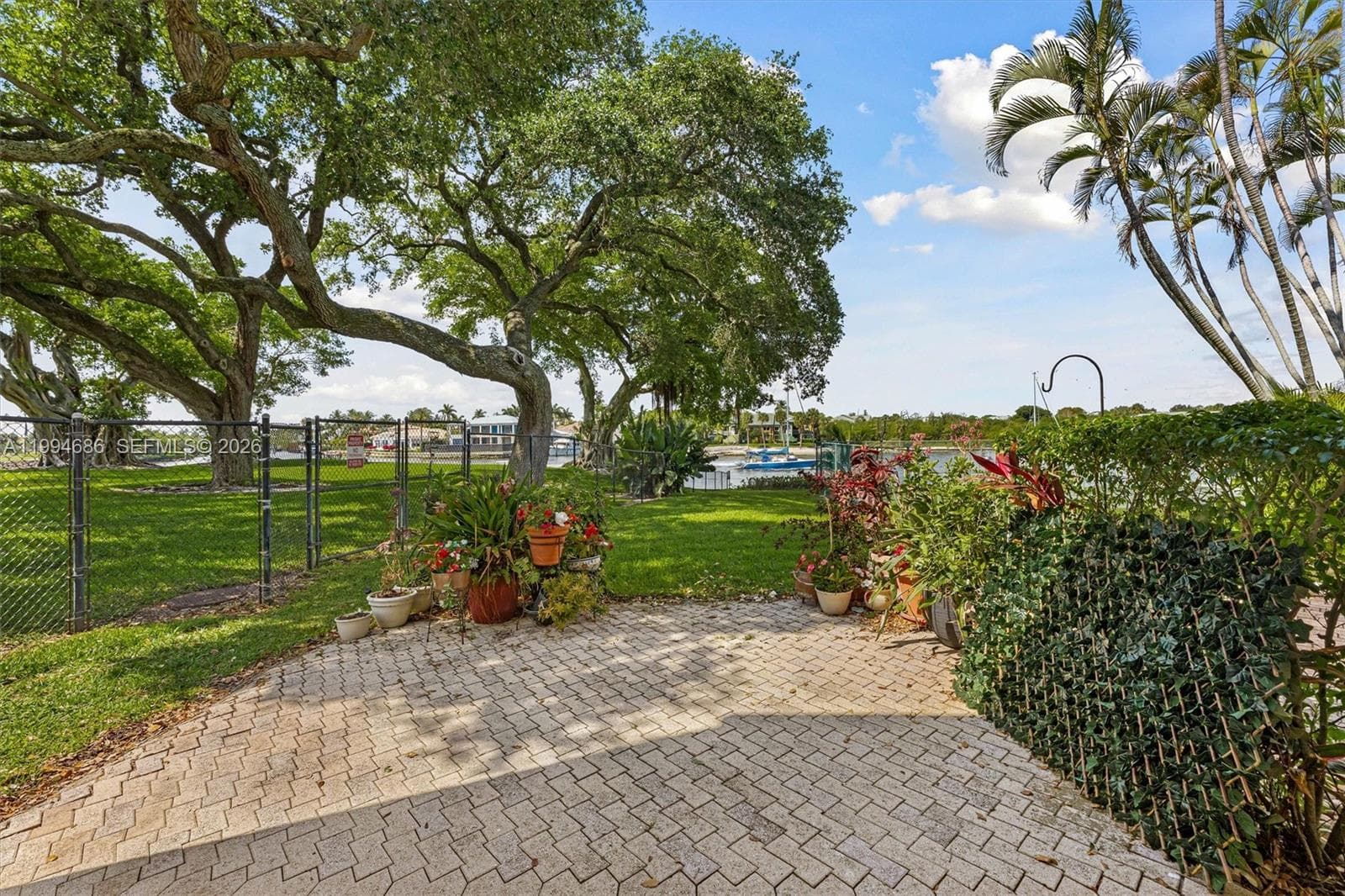 392 Golfview Rd A photo 19