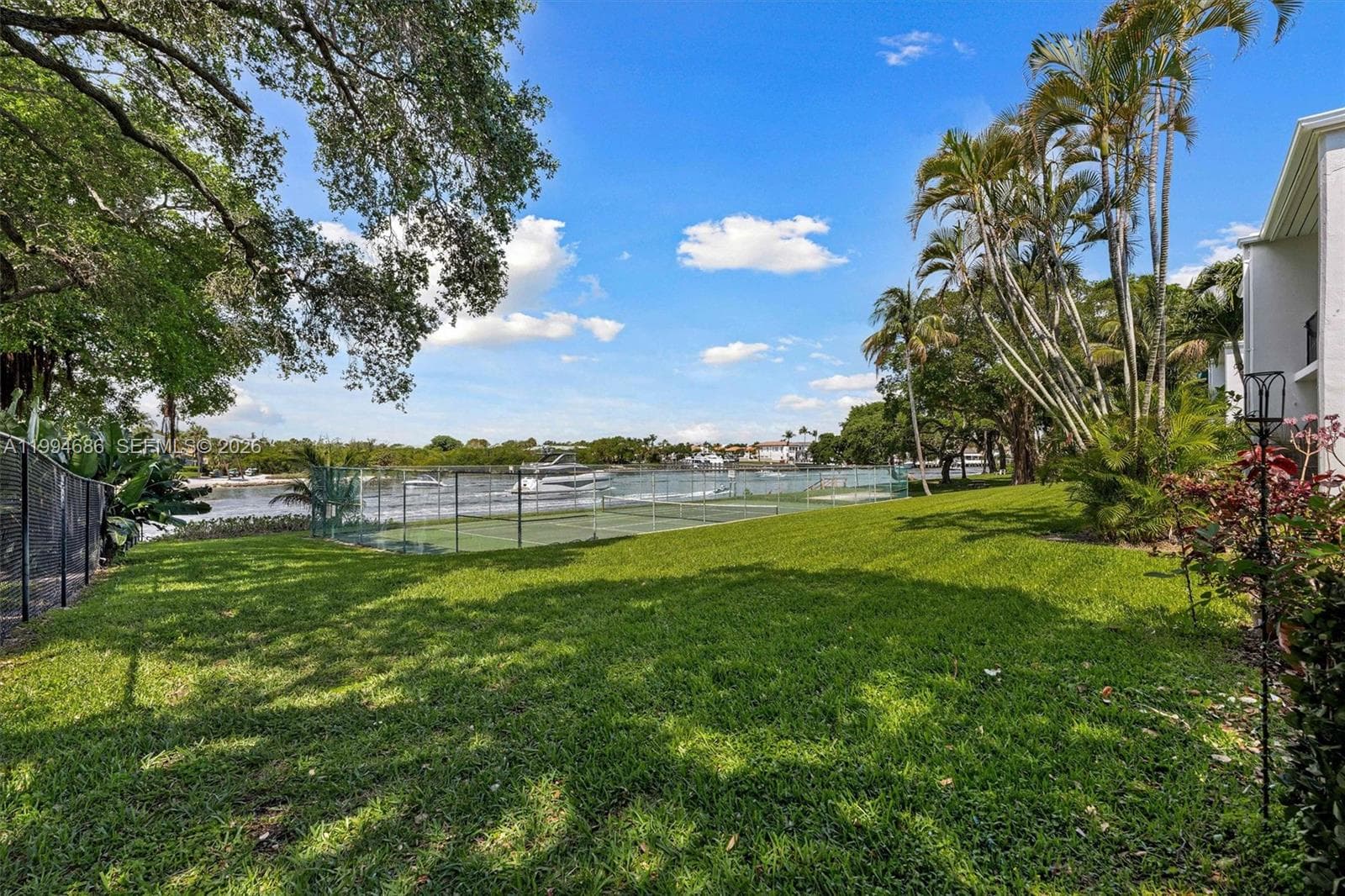 392 Golfview Rd A photo 21