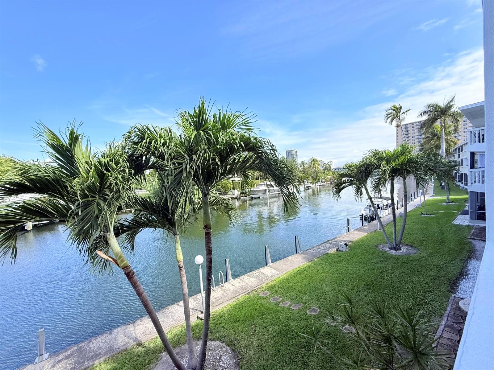 470 Paradise Isle Boulevard 204 photo 16