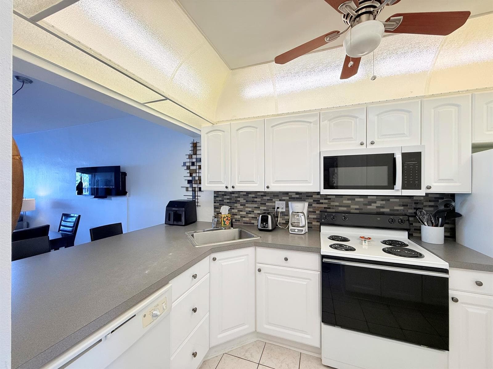 470 Paradise Isle Boulevard 204 photo 18