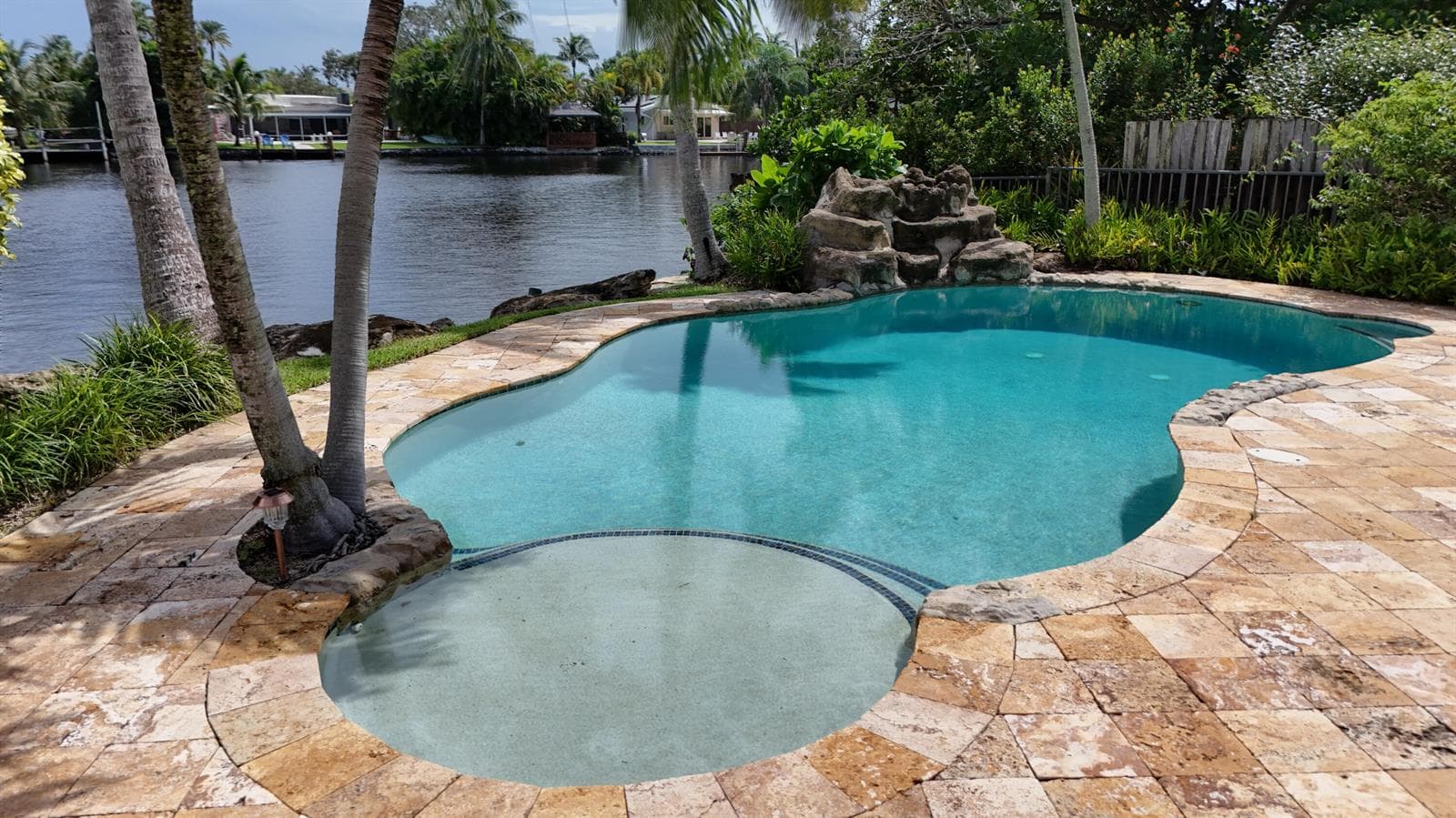 1925 Coral Gardens Drive photo 2