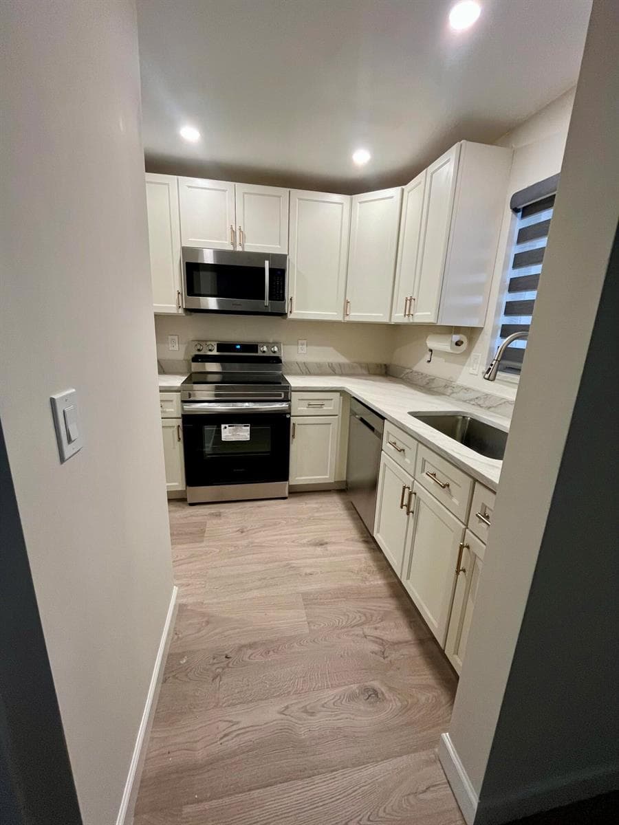 311 E Ocean Avenue 205 photo 7