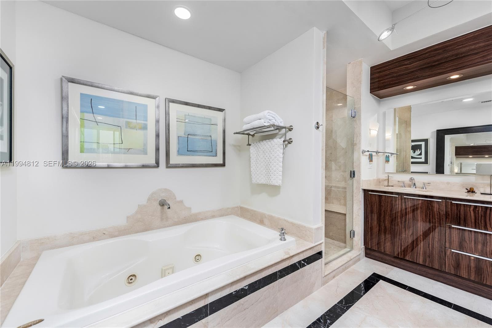 100 S Pointe Dr 610 photo 23