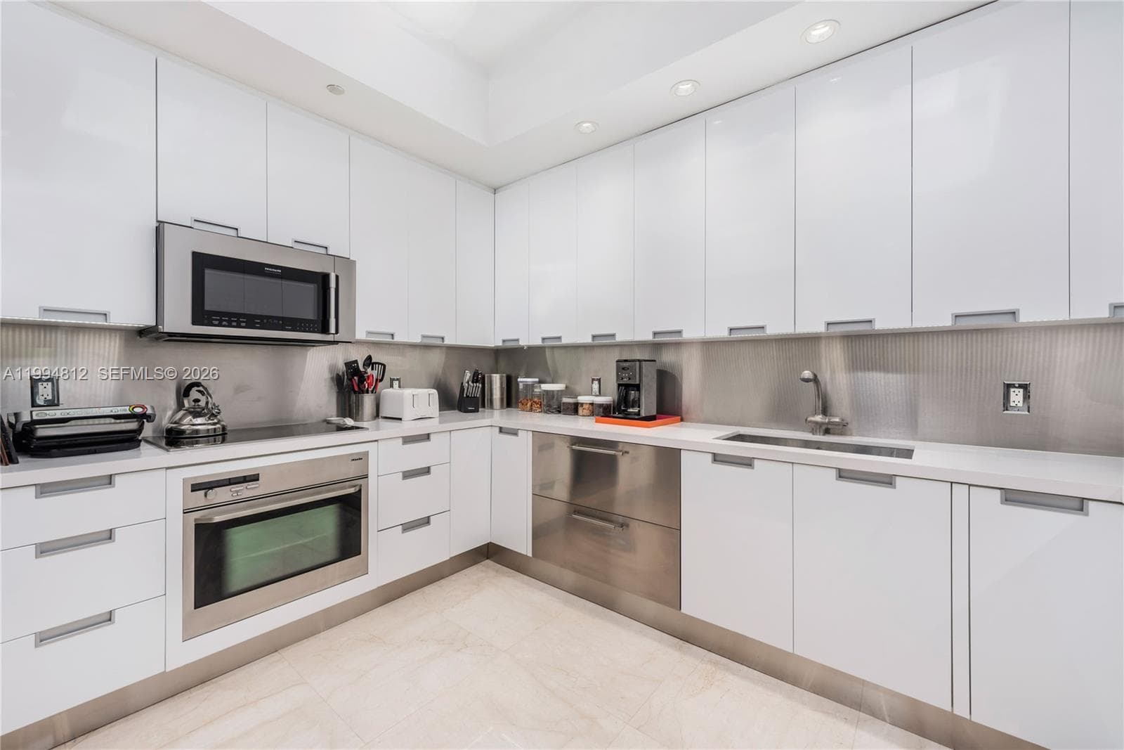 100 Pointe Dr 610 photo 17