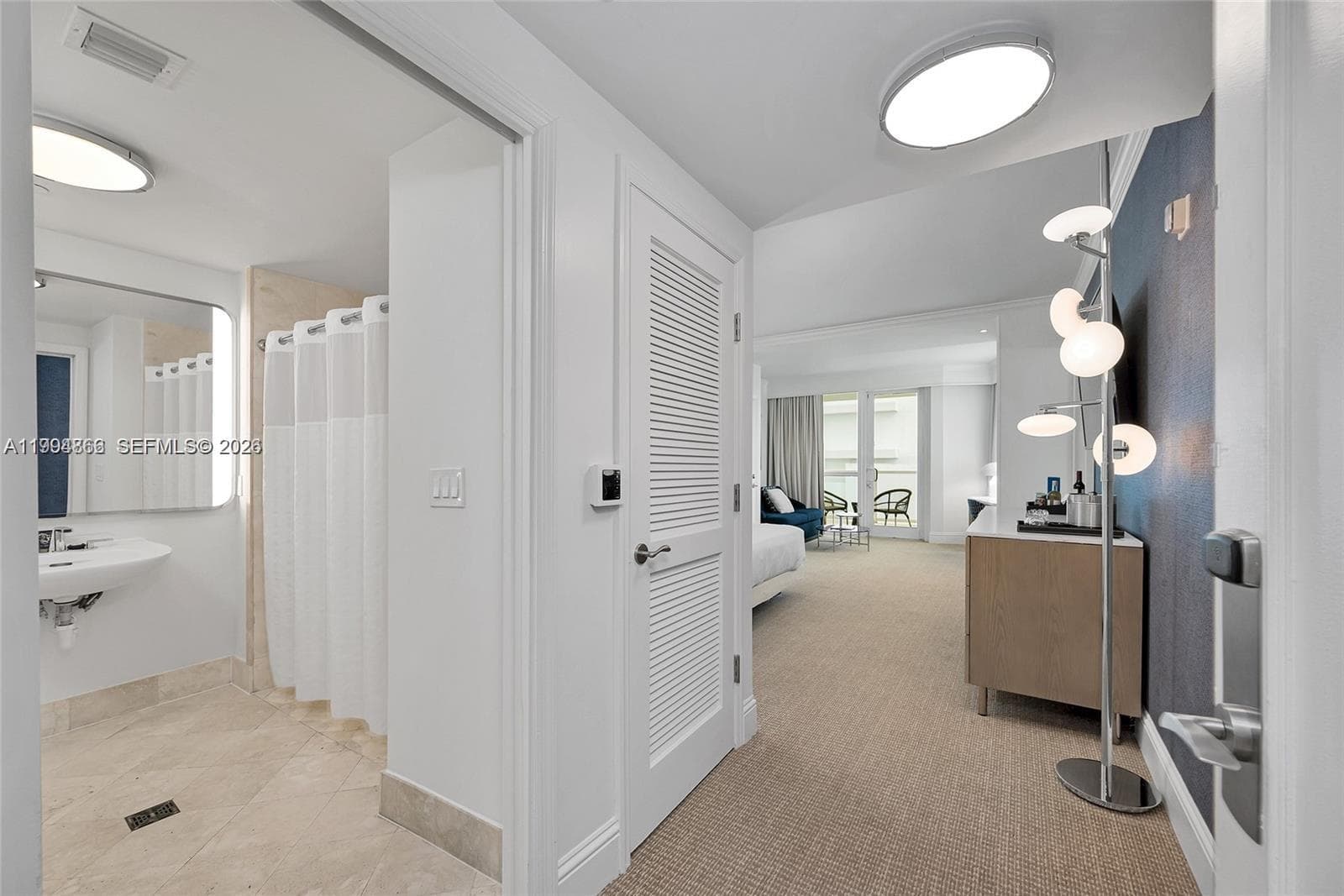 4401 Collins Ave 902 photo 2