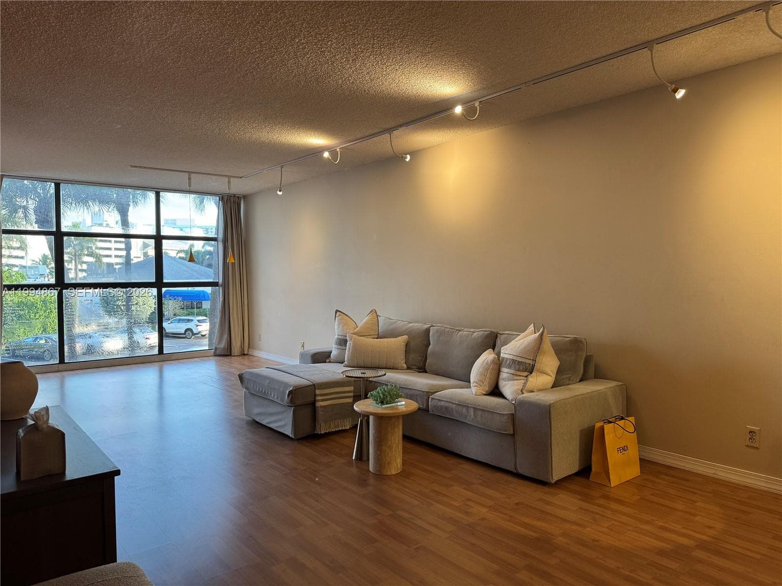 600 Parkview Dr 222 photo 2