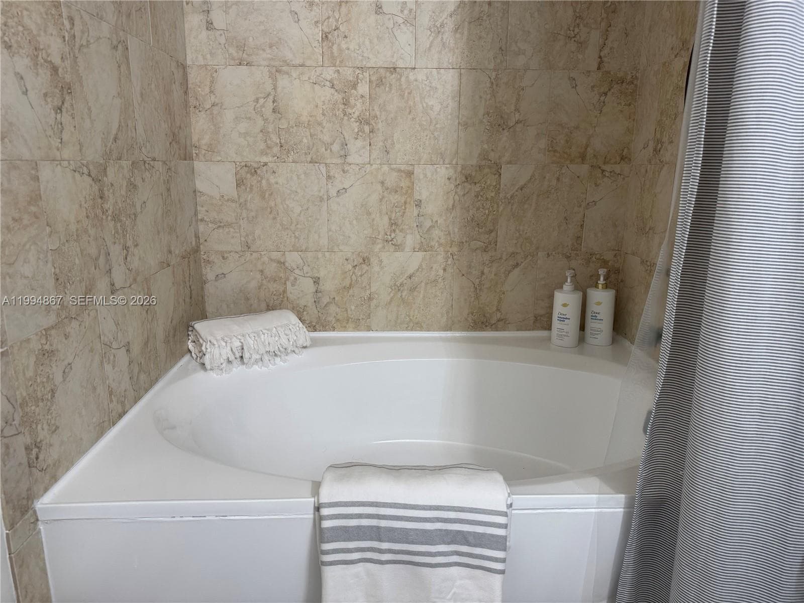 600 Parkview Dr 222 photo 13