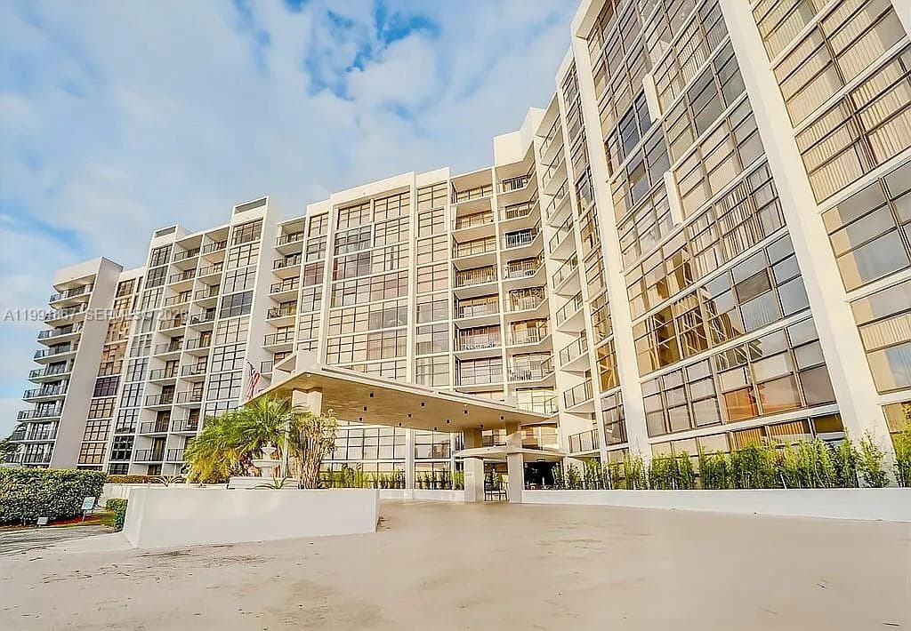 600 Parkview Dr 222 photo 20