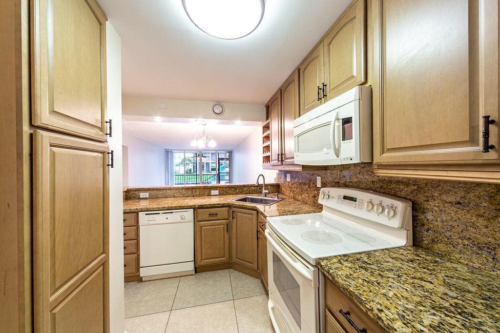 6 Royal Palm Way 102 photo 6