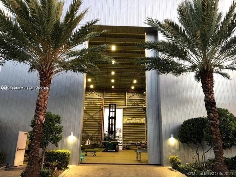 400 Sunny Isles Blvd photo 3