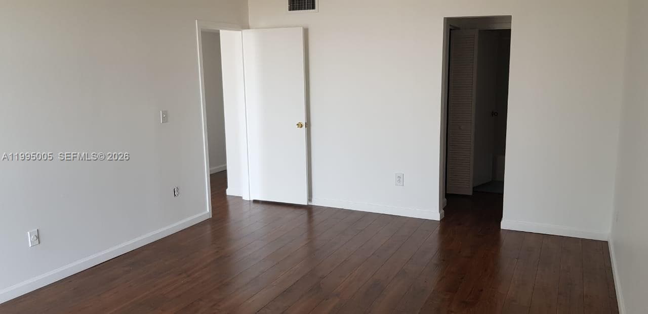 2350 NE 135th St 1402 photo 15