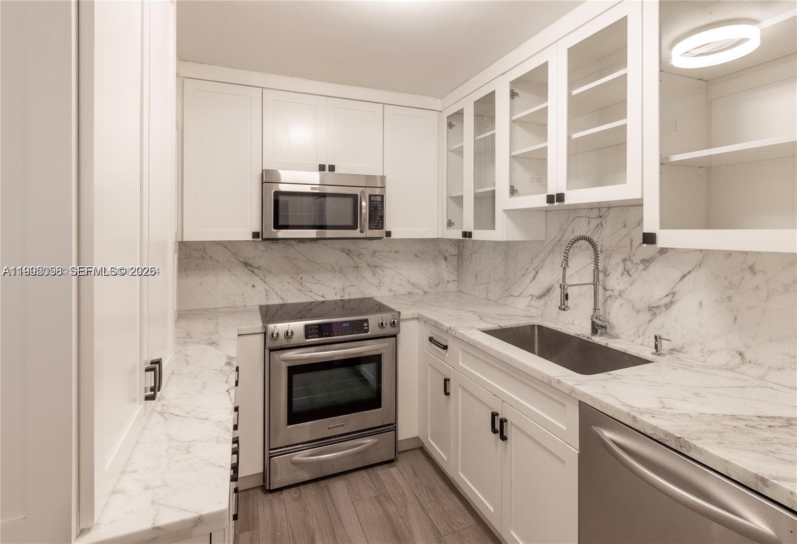 6061 Collins Ave 7D photo 7