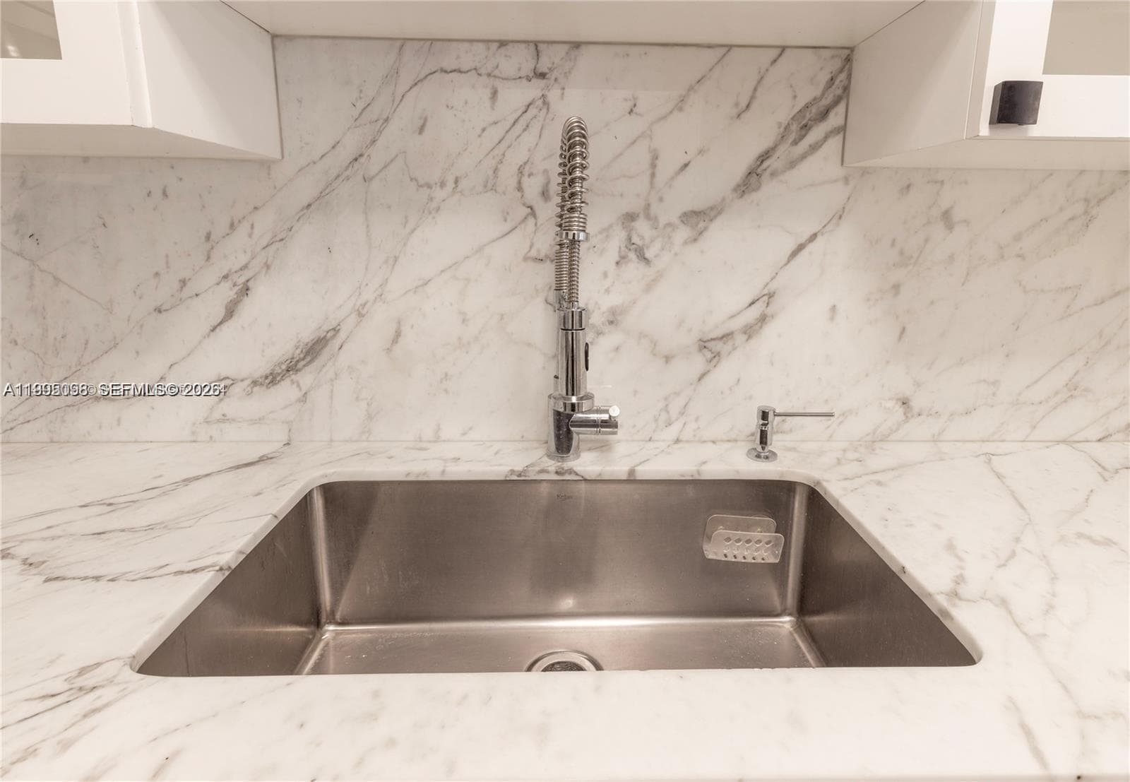 6061 Collins Ave 7D photo 9