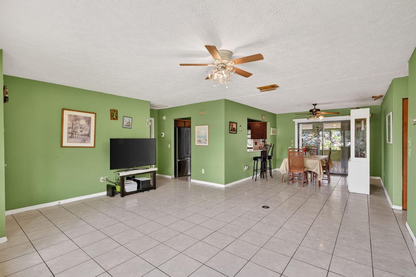 372 SW Carter Avenue photo 3