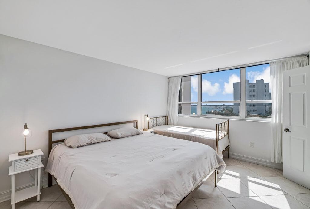 5600 N Flagler Drive 804 photo 14